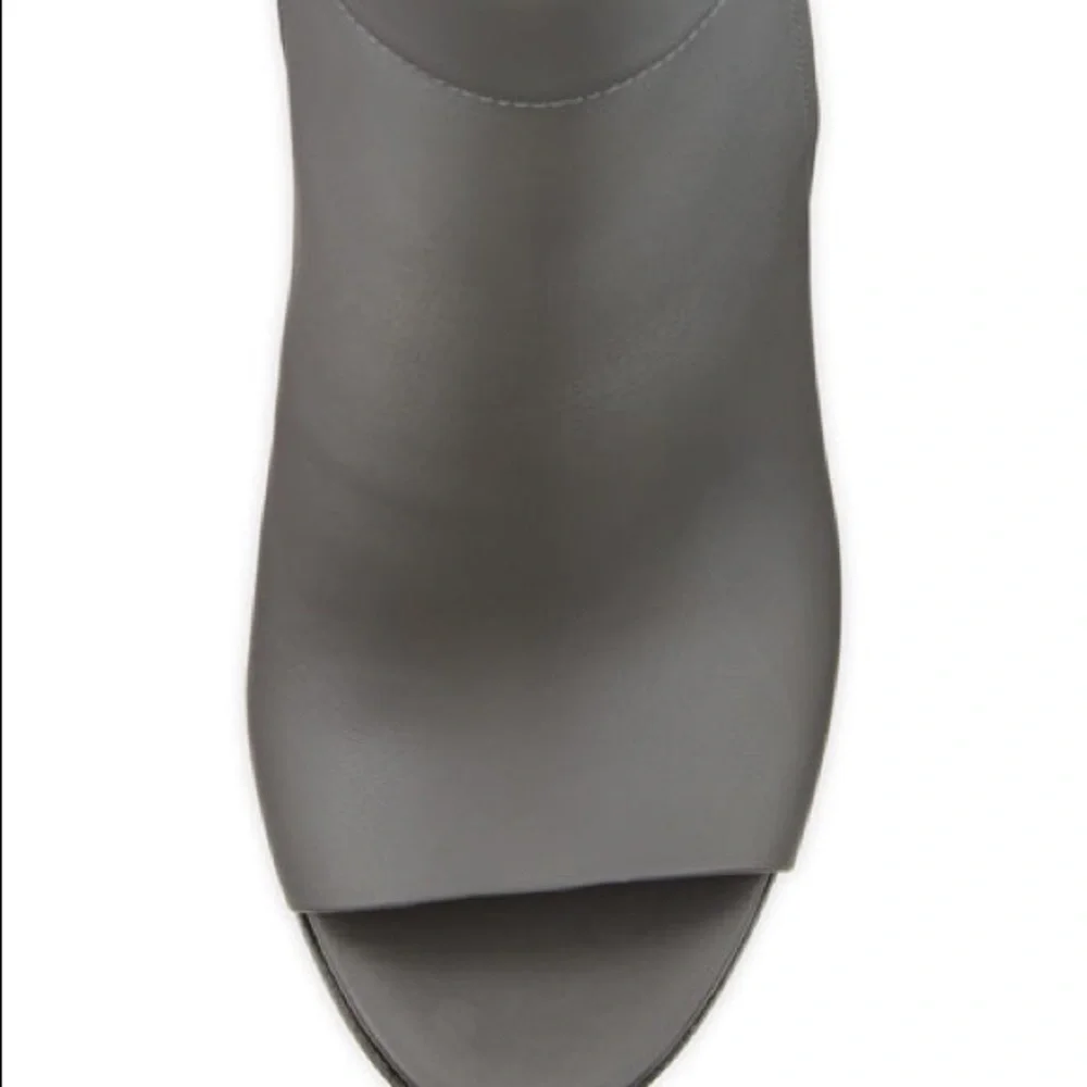 V I N C E / BRIGHAM peep toe booties in graphite ankle boots Like new - Picture 2 of 8